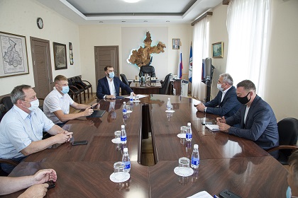 Вопросы комплексного развития территории обсудил Александр Ведерников с руководством Слюдянского района и Байкальска